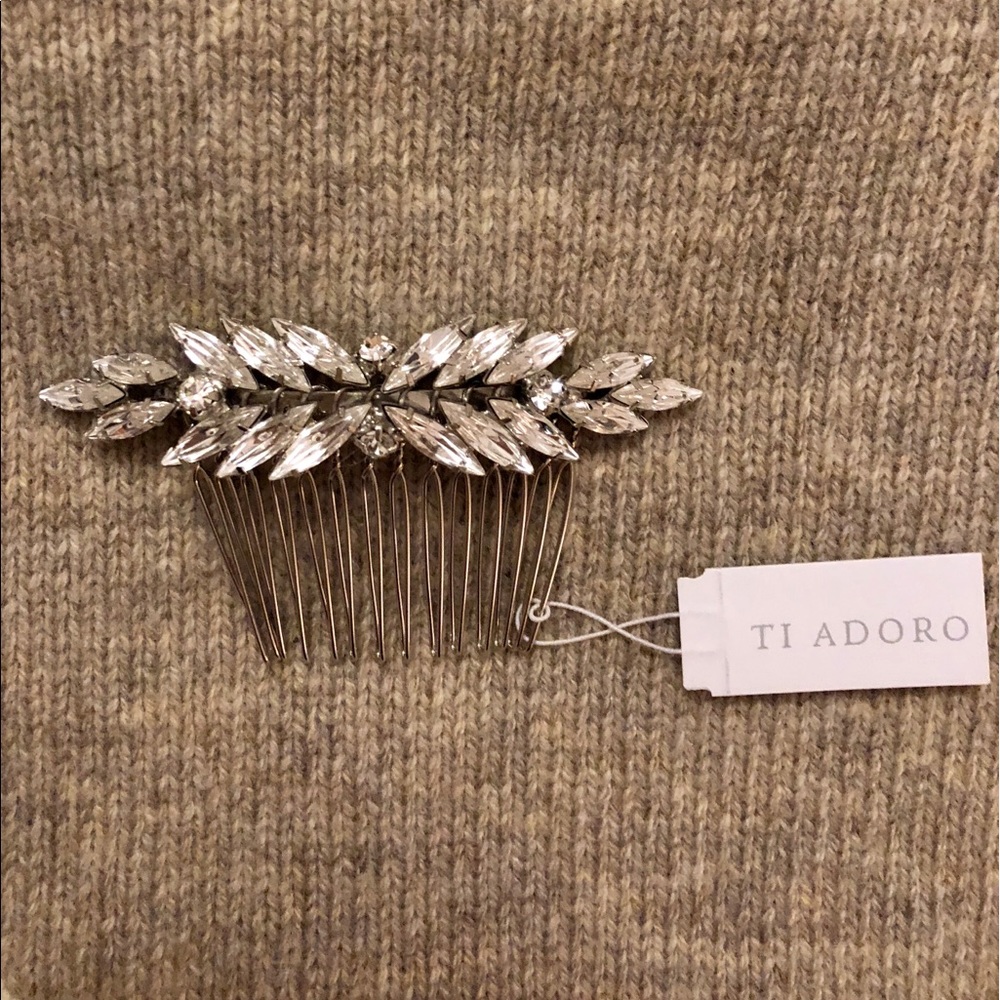 NWT✨ Ti Adoro crystal and silver hair comb